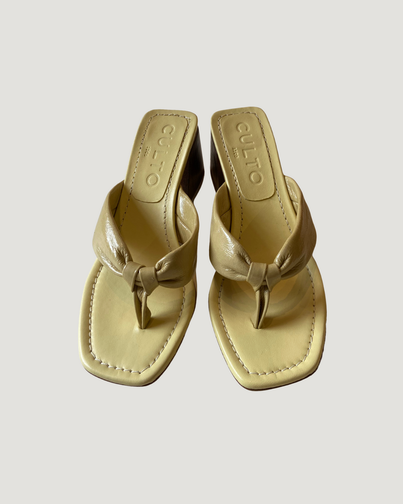 Sandalias tacón mantequilla T.37 (MUESTRA)