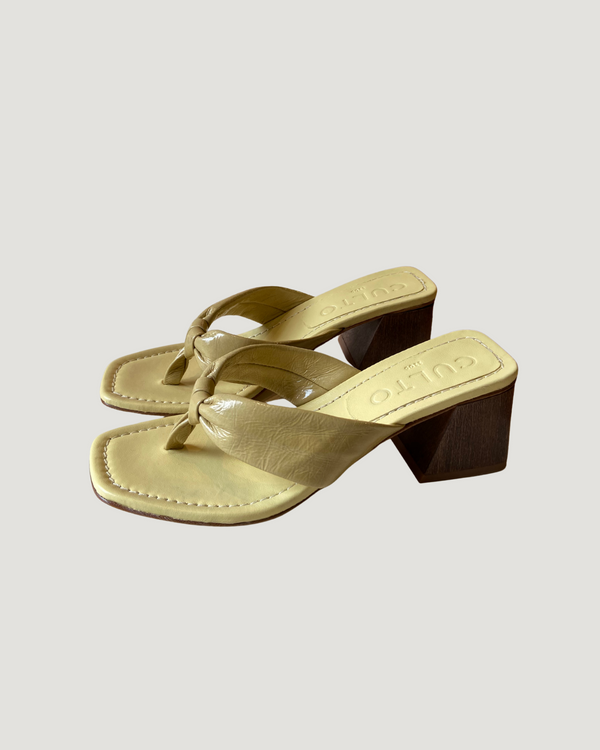 Sandalias tacón mantequilla T.37 (MUESTRA)